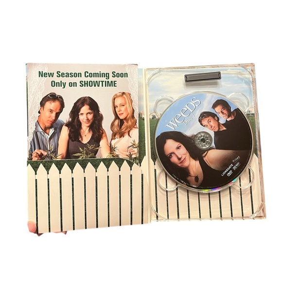 Weeds Season One DVD - Picture 3 of 3